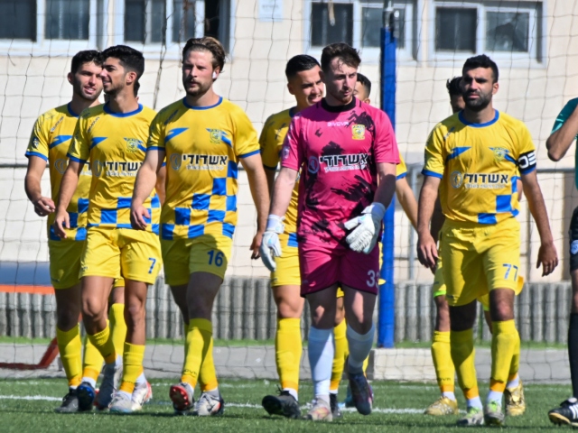 "כולם יקבלו את המשכורות". שחקני עירוני אשדוד (ירון קליין)